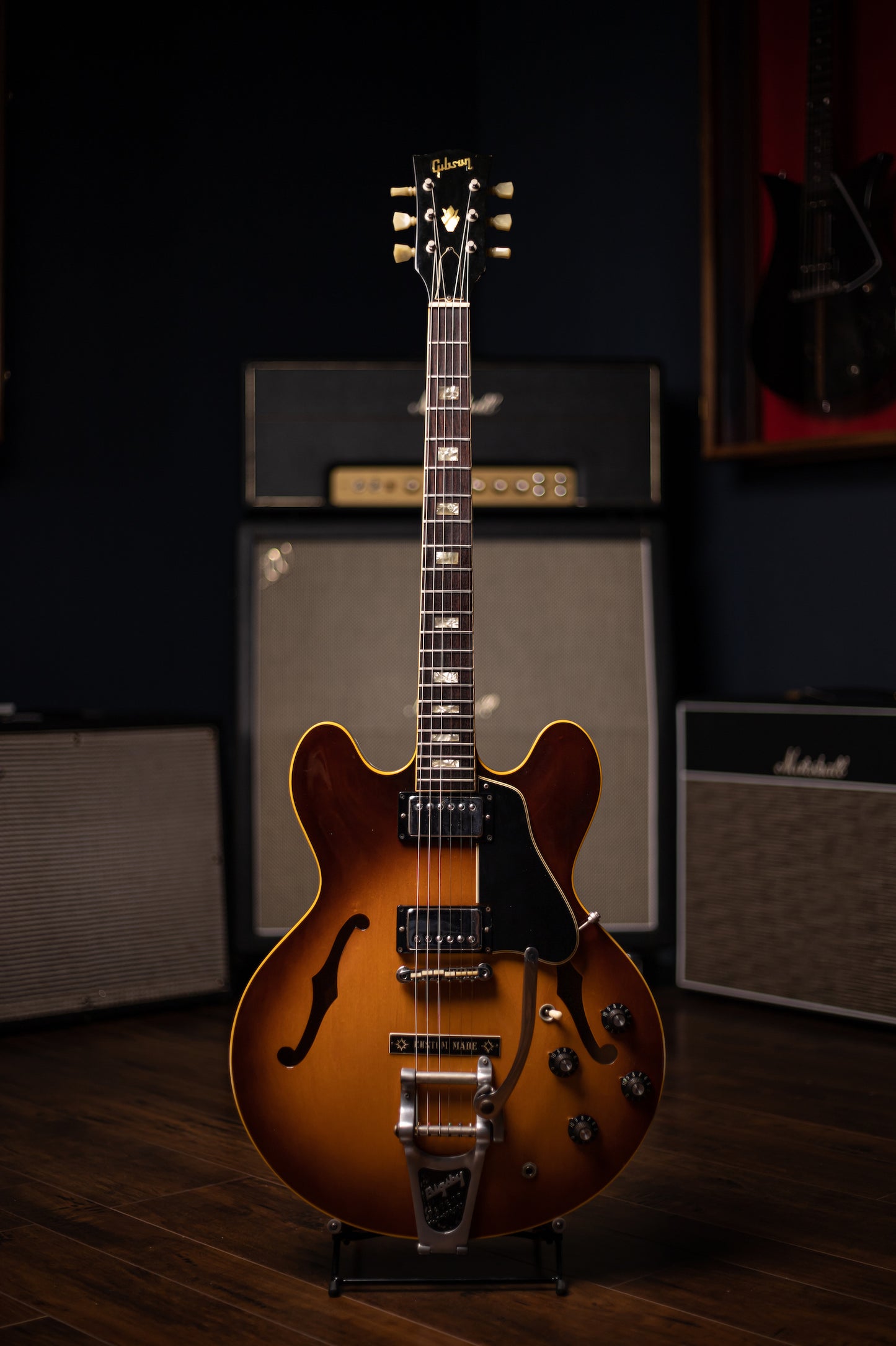 1967 Gibson Custom ES-335 with Factory Bigsby Electric Guitar - Sunburst