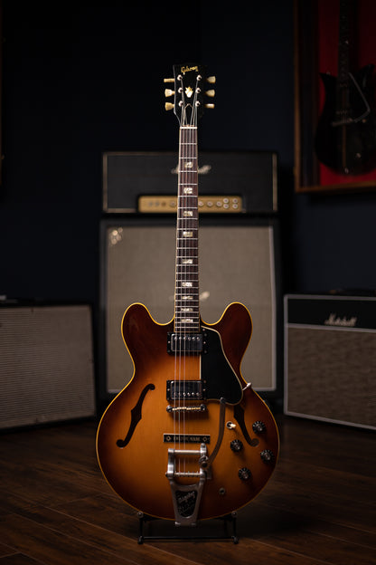 1967 Gibson Custom ES-335 with Factory Bigsby Electric Guitar - Sunburst