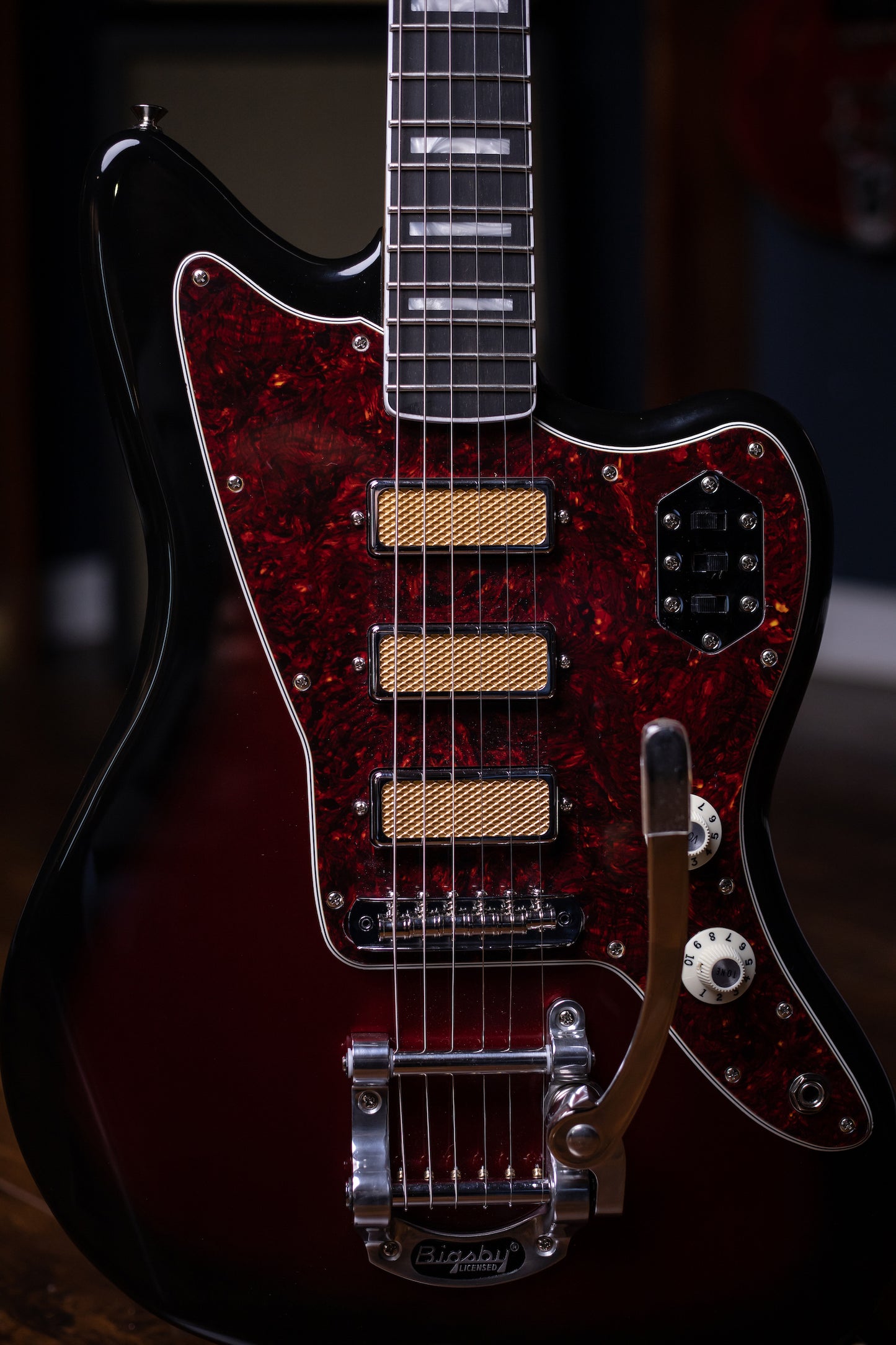 Fender Gold Foil Jazzmaster Electric Guitar - Candy Apple Burst
