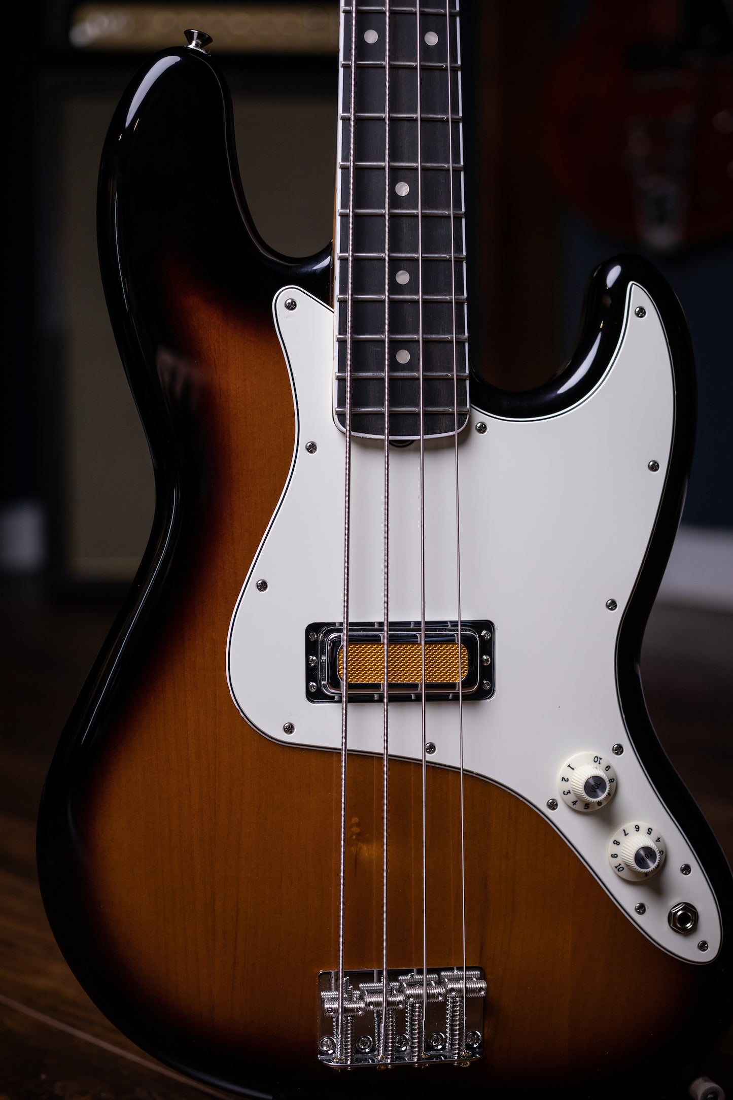 Fender Gold Foil Jazz Bass 4-string Bass Guitar - 2-Tone Sunburst