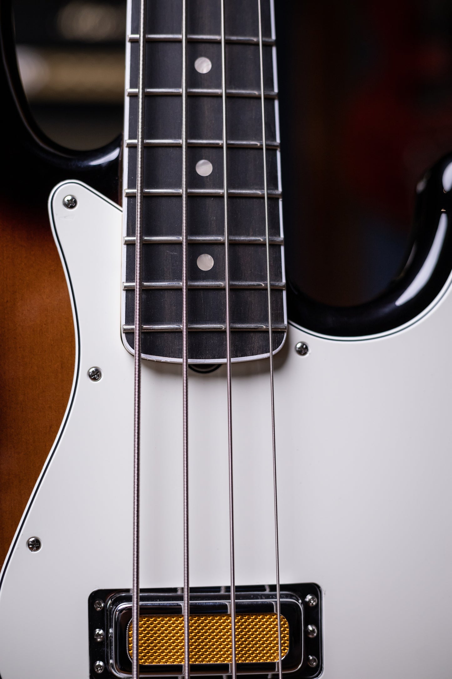 Fender Gold Foil Jazz Bass 4-string Bass Guitar - 2-Tone Sunburst