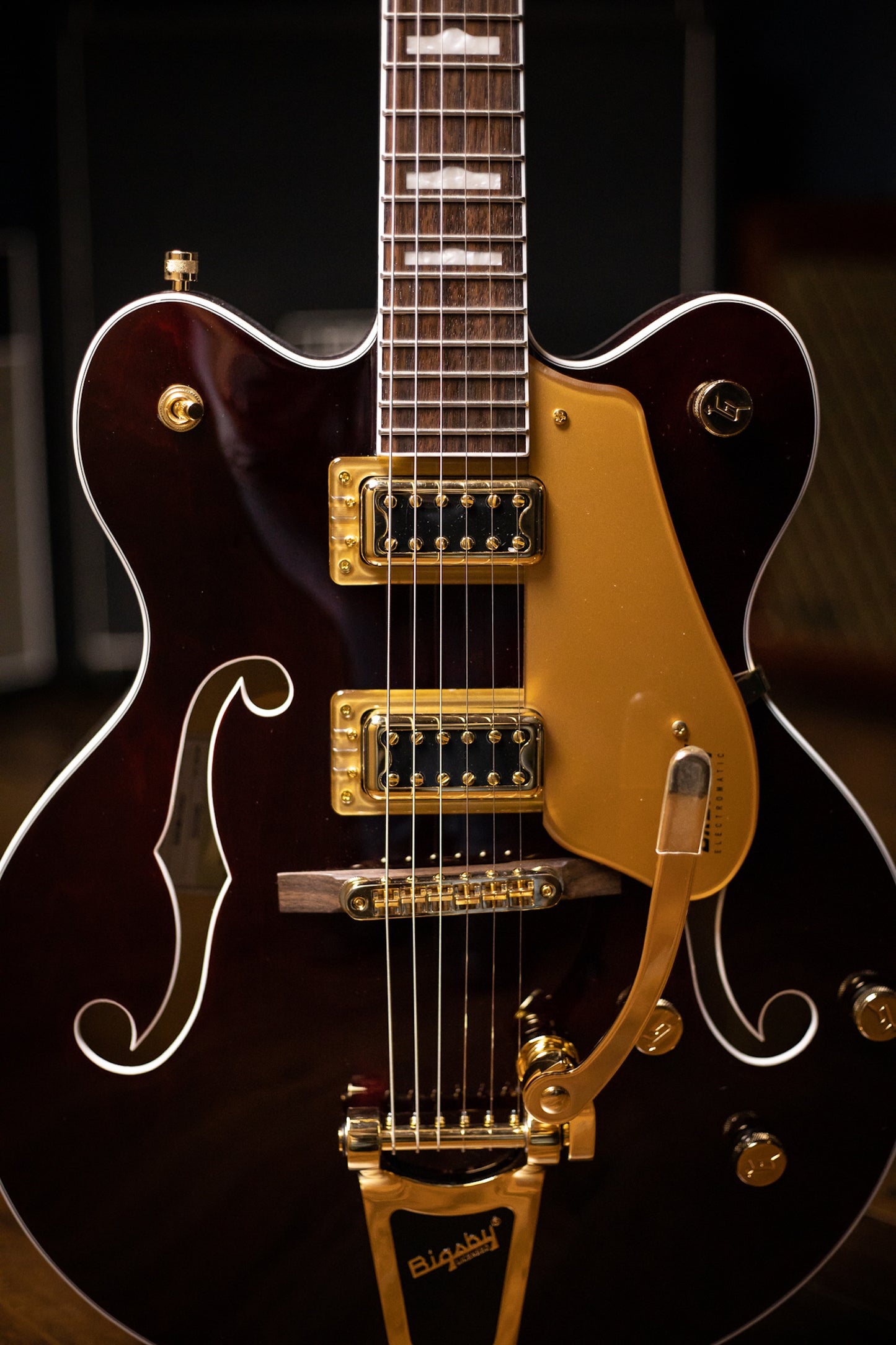 Gretsch G5422TG Electromatic Classic Hollow Body Double-Cut with Bigsby and Gold Hardware - Walnut Stain