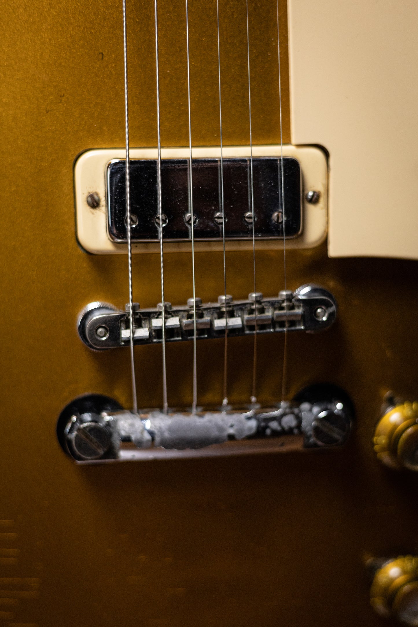 1973 Gibson Les Paul Deluxe Electric Guitar - Goldtop