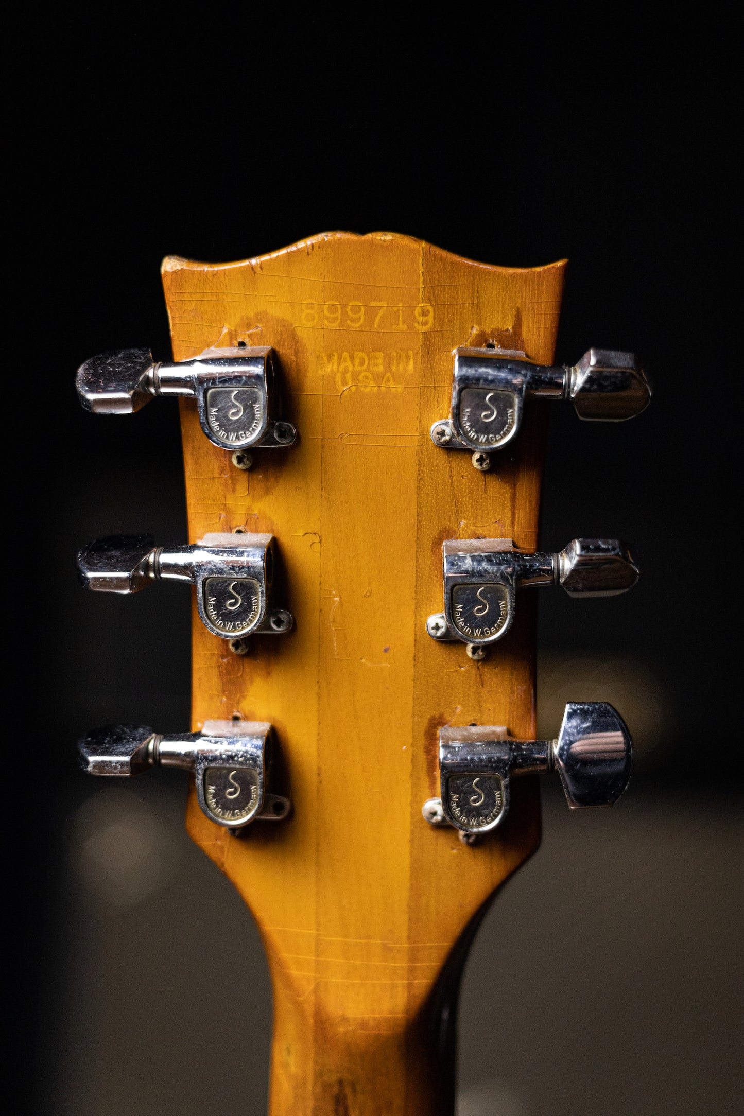1973 Gibson Les Paul Deluxe Electric Guitar - Goldtop