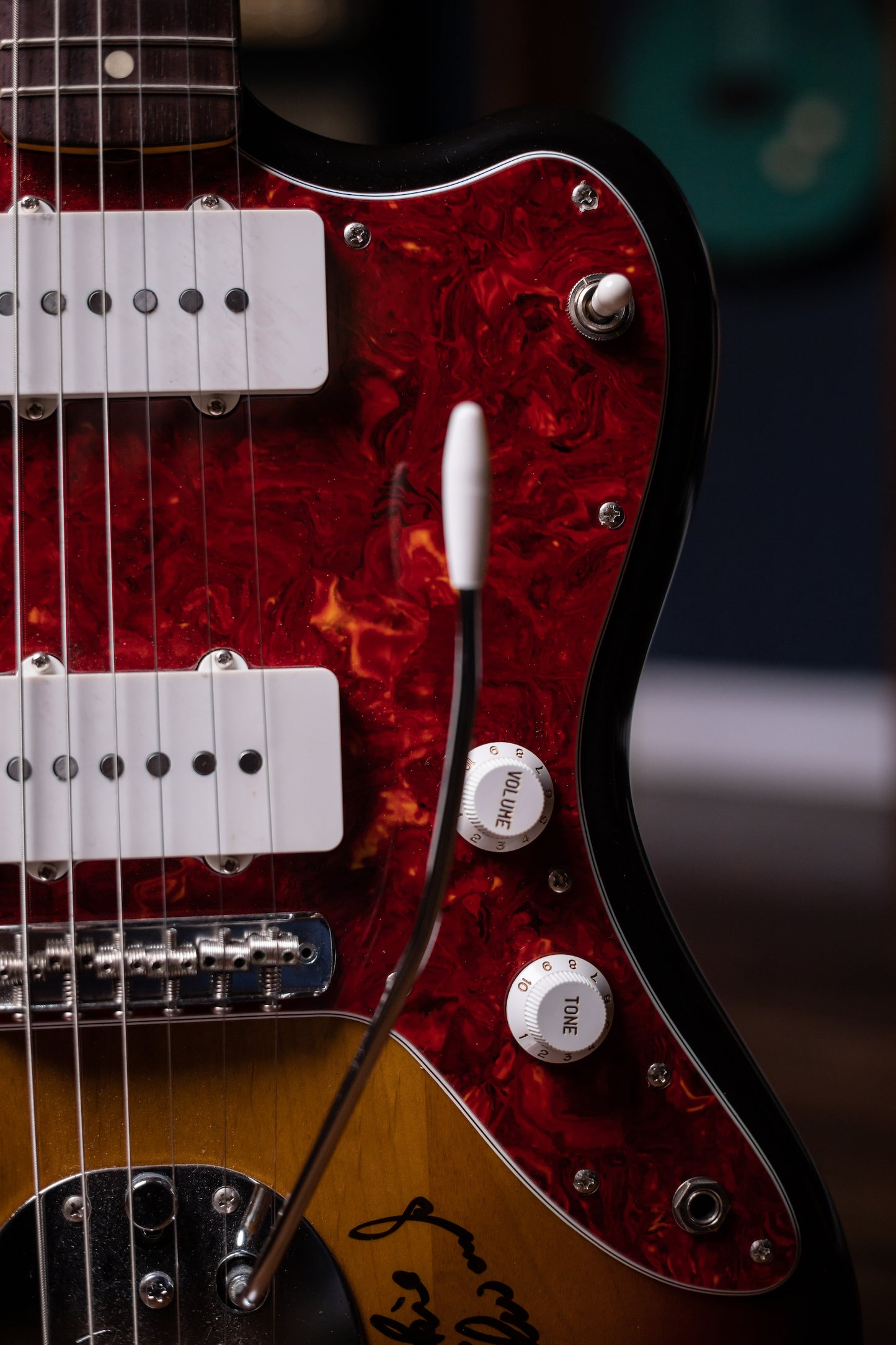 1995 Fender Jazzmaster MIJ Electric Guitar / Signed by Nokie Edwards / Owned by Nokie Edwards - Sunburst