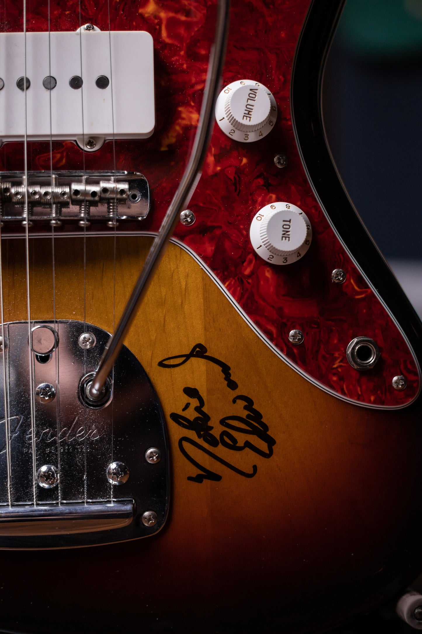 1995 Fender Jazzmaster MIJ Electric Guitar / Signed by Nokie Edwards / Owned by Nokie Edwards - Sunburst