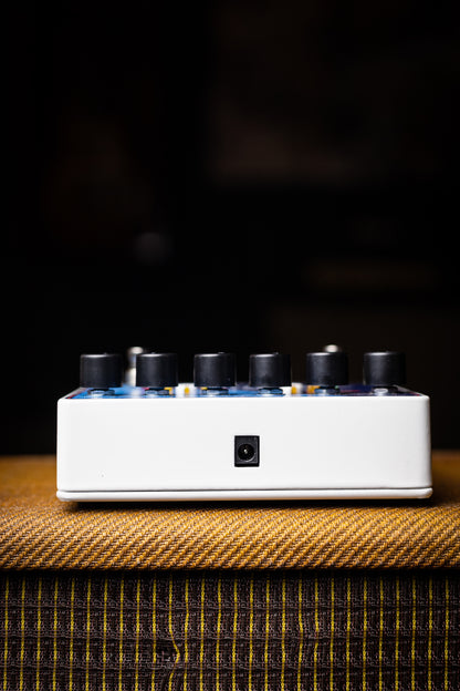 Electro-Harmonix Deluxe Memory Man 1100-TT Delay Pedal