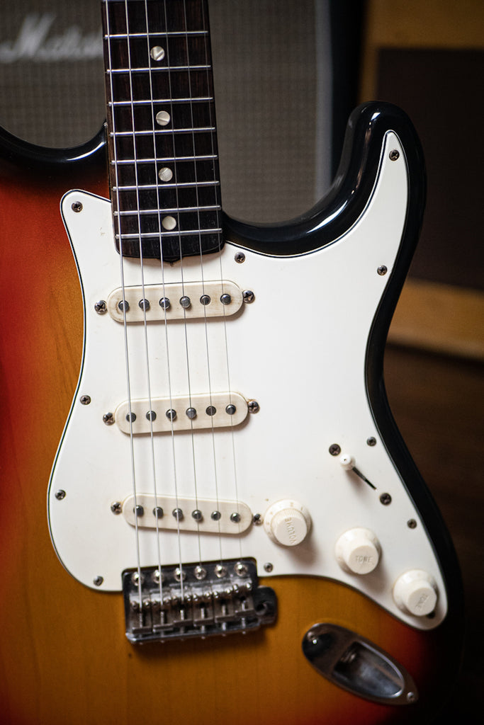 1970 Fender Stratocaster Electric Guitar - Sunburst Front 5