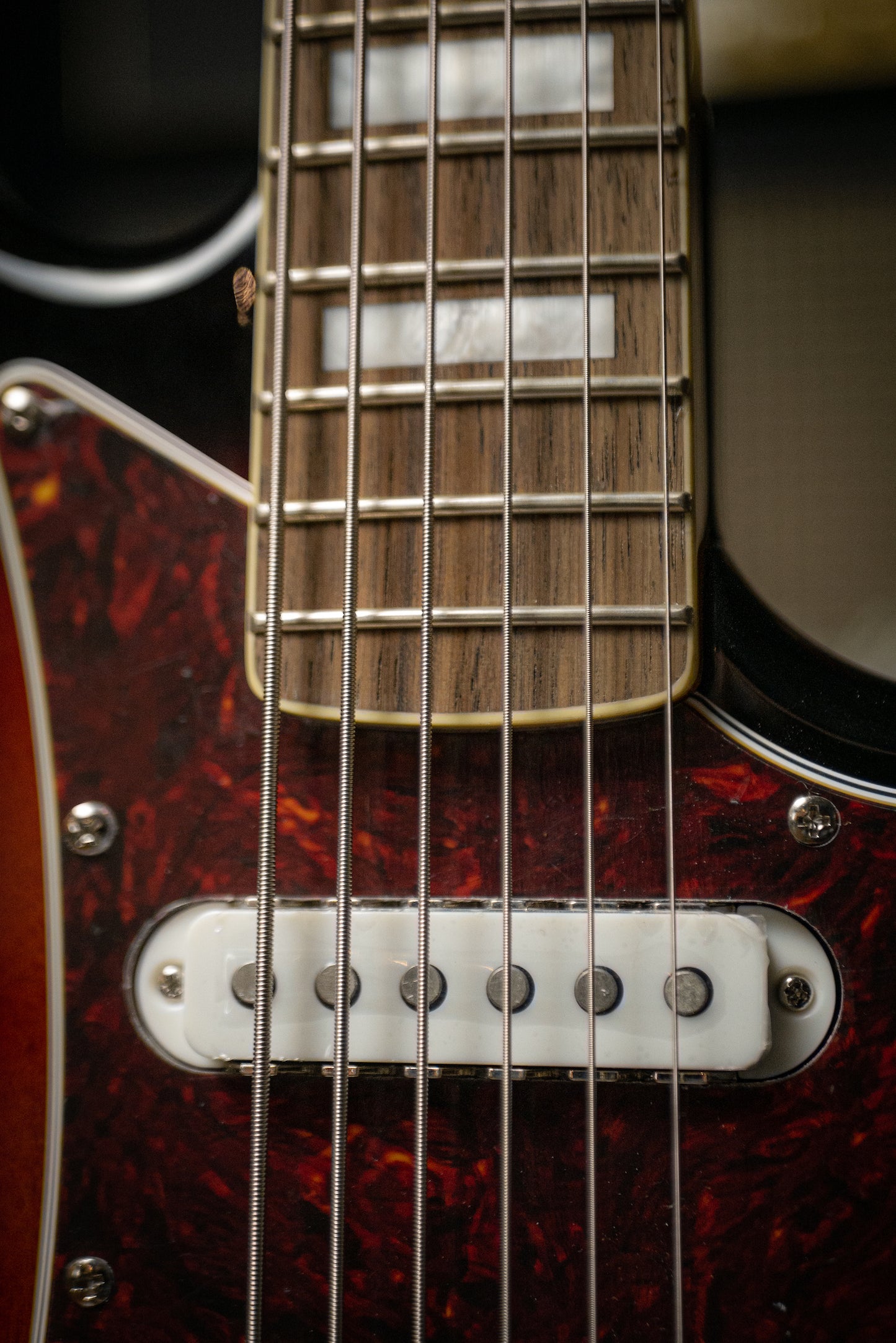 Squier Classic Vibe Bass VI - 3 Color Sunburst
