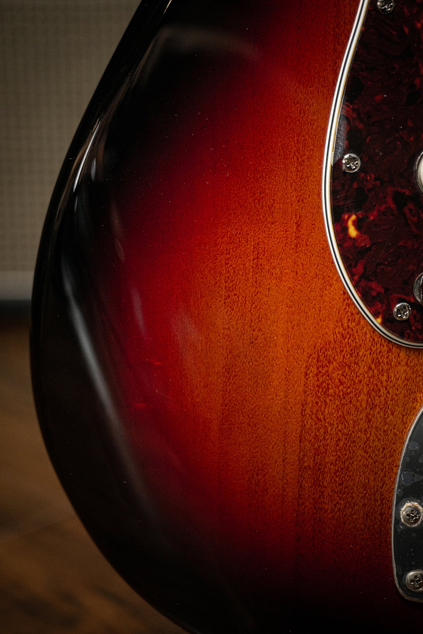 Squier Classic Vibe Bass VI - 3 Color Sunburst