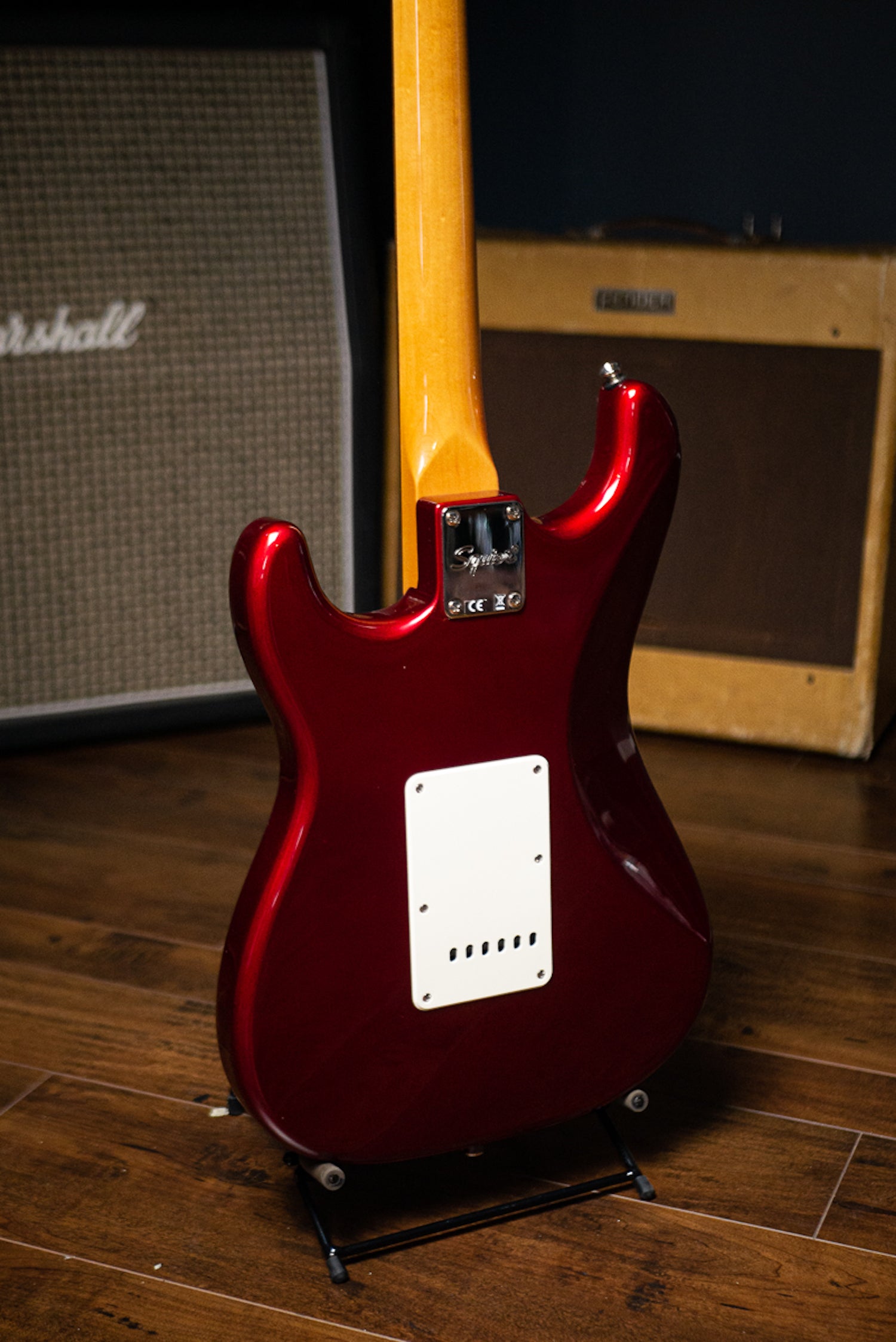 Squier Classic Vibe '60s Stratocaster Electric Guitar - Candy Apple Red